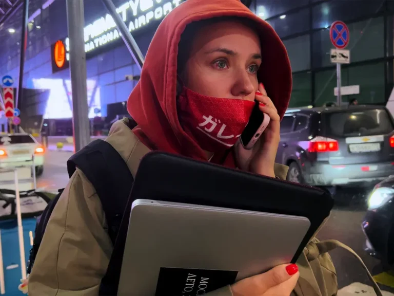 My Undesirable Friends, Part I: The Final Broadcast from Moscow